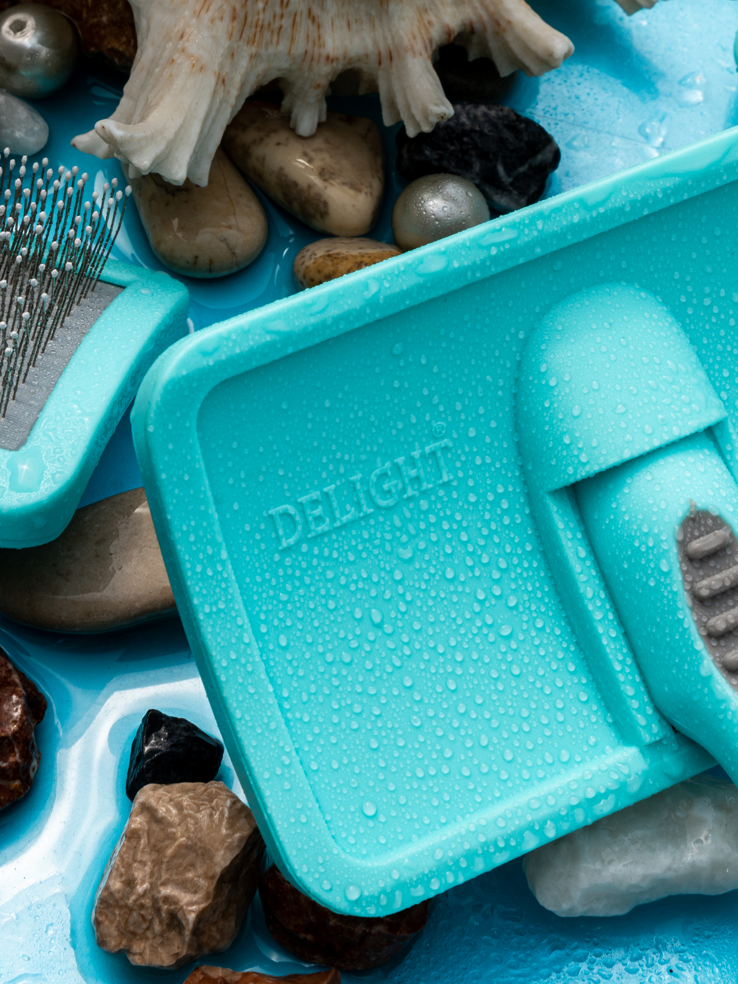 Пуходёрка для животных DELIGHT Aqua пластик с каплей малая